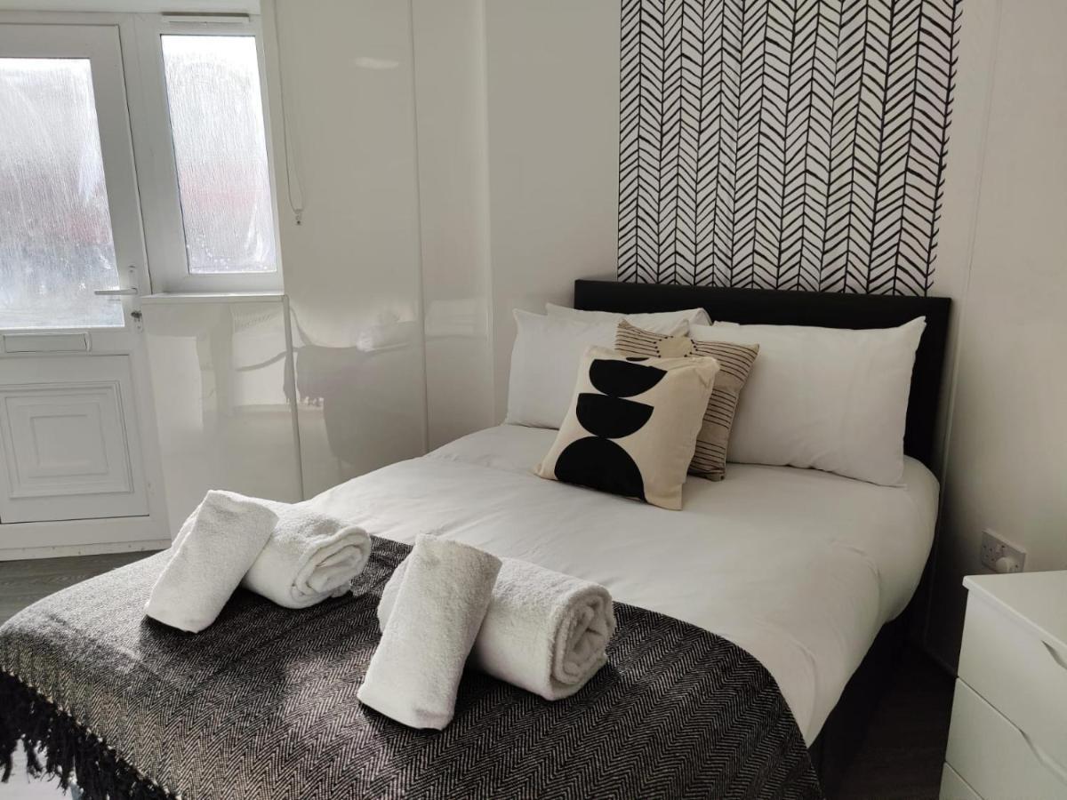 Double Ensuite Rooms Swansea Bagian luar foto