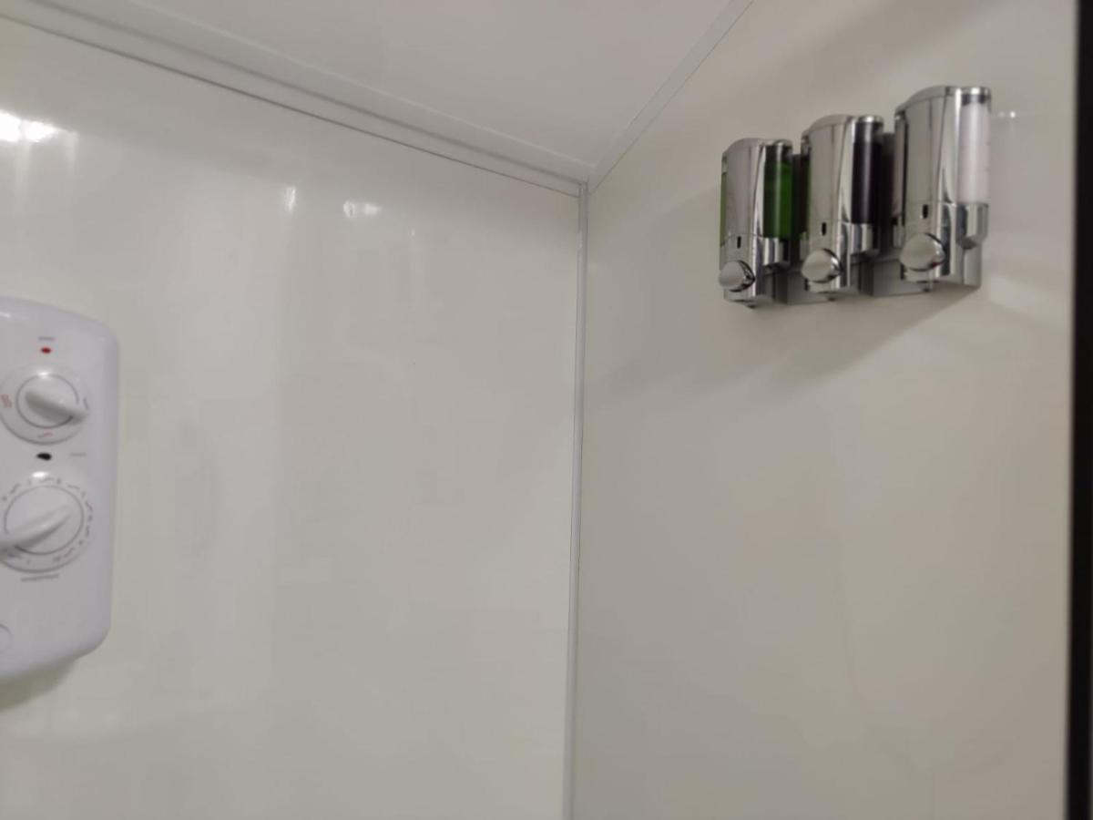 Double Ensuite Rooms Swansea Bagian luar foto