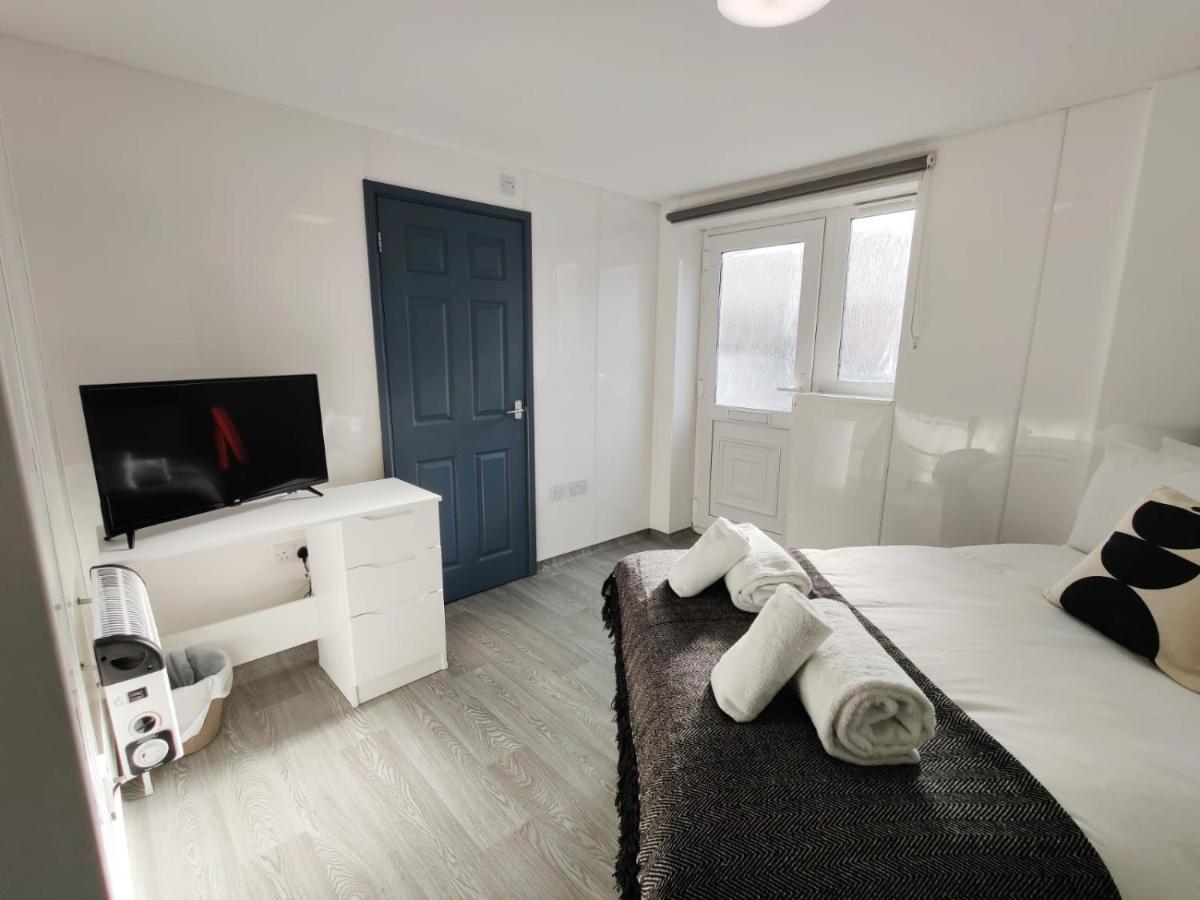 Double Ensuite Rooms Swansea Bagian luar foto