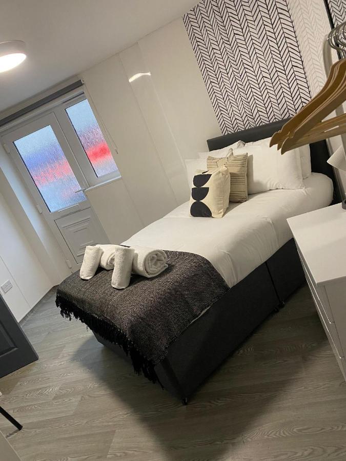 Double Ensuite Rooms Swansea Bagian luar foto