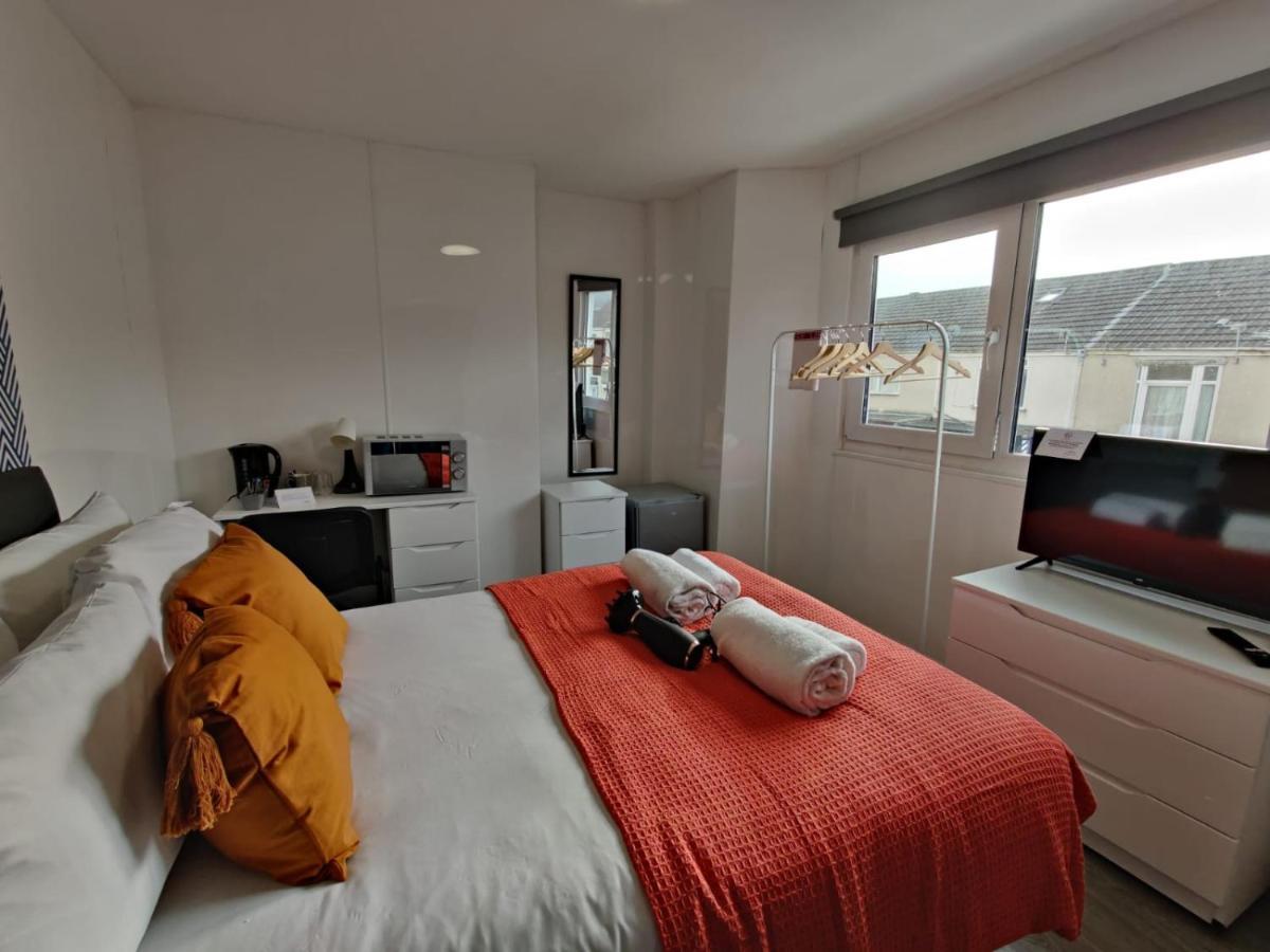 Double Ensuite Rooms Swansea Bagian luar foto